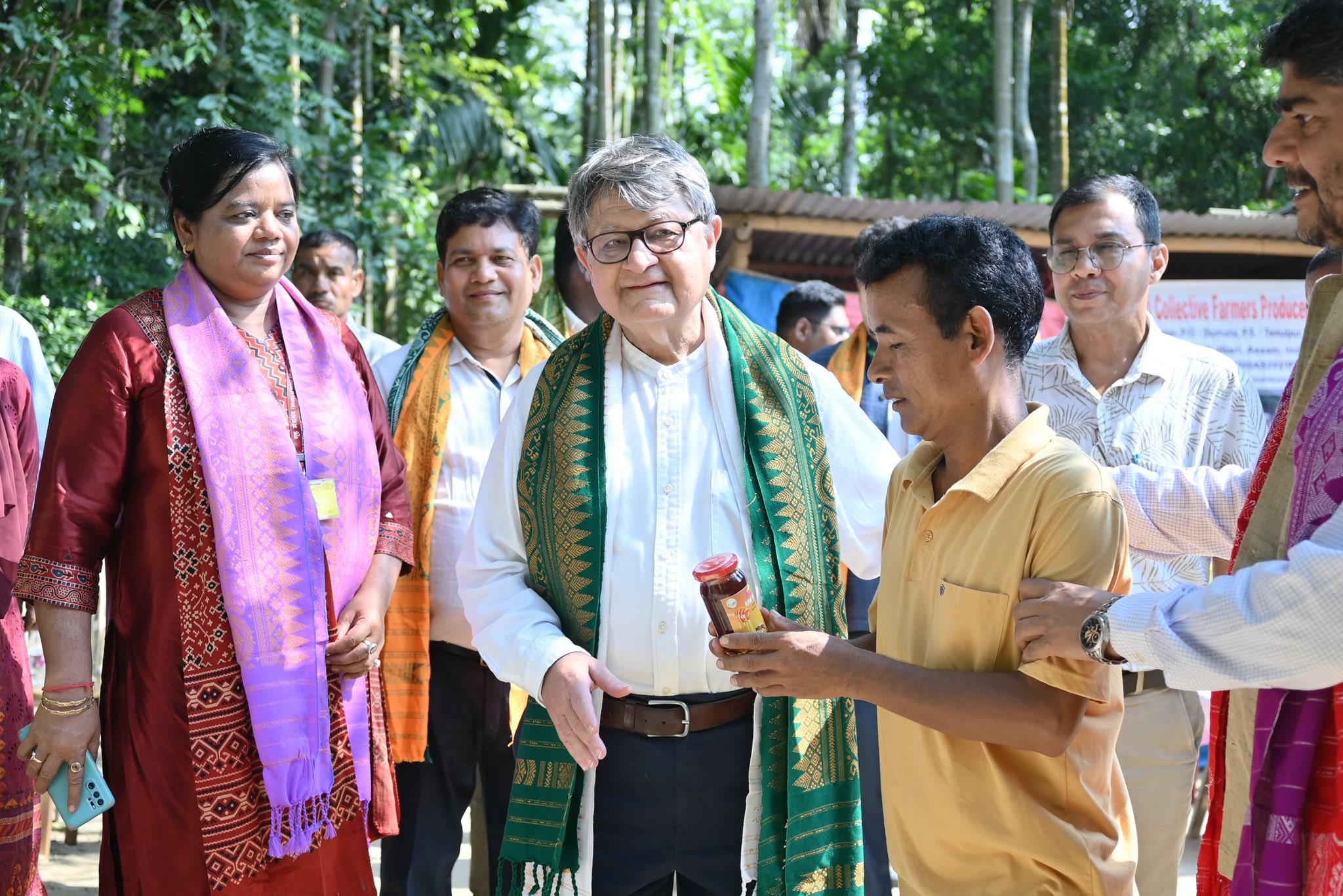 documents/gallery_directory/0003 Felicitating the Honorable Vice Chairperson of NITI Aayog/t.jpg